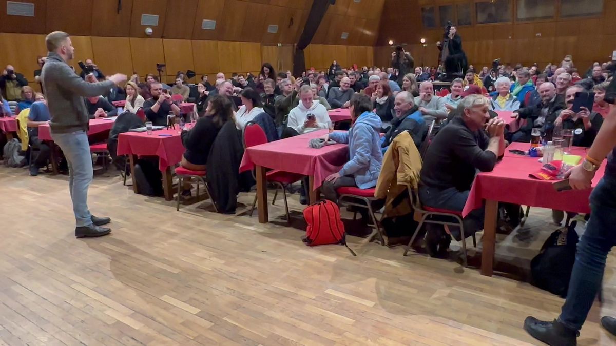 Za Rakušanem do České Lípy dorazil i dezinformátor Zítko, větší podpory se ale nedočkal